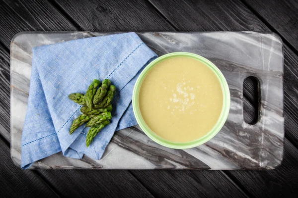 Sopa de creme de espargos — Fotografia de Stock