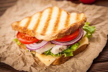 ızgara tavuklu sandviç