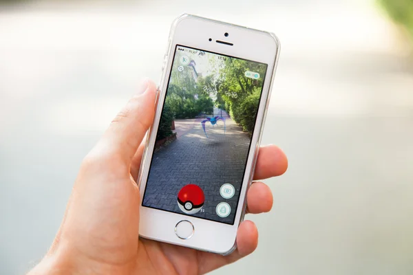 Pokemon Go game on screen of iPhone — Stock Photo, Image