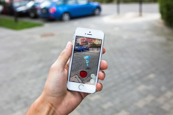 Pokemon Go game on screen of iPhone — Stock Photo, Image