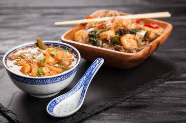 Asya karides çorbası ve pirinç