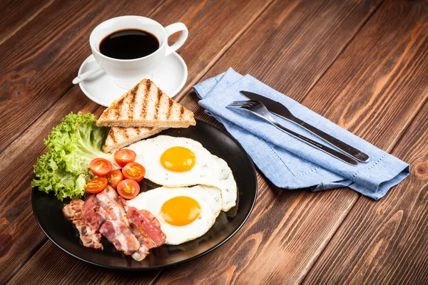 Desayuno tradicional en un plato — Foto de Stock