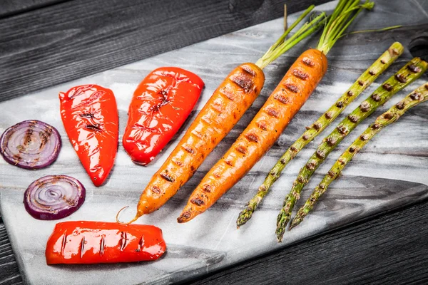 Auswahl an gegrilltem Gemüse — Stockfoto