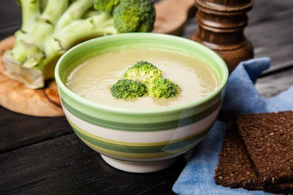 Tigela de sopa de brócolis — Fotografia de Stock