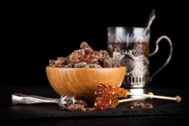 Bir kasede esmer şeker