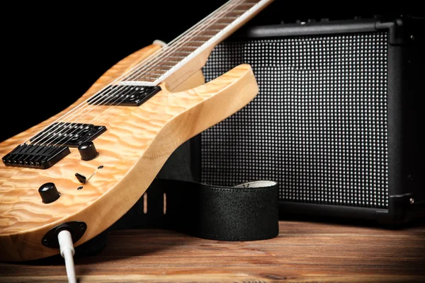 Chitarra elettrica e amplificatore — Foto Stock