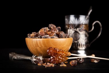 Bir kasede esmer şeker