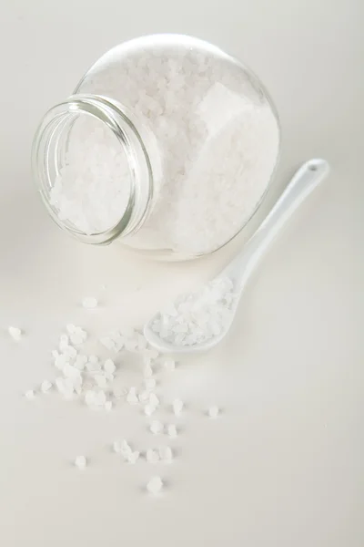 Zout in glazen container — Stockfoto