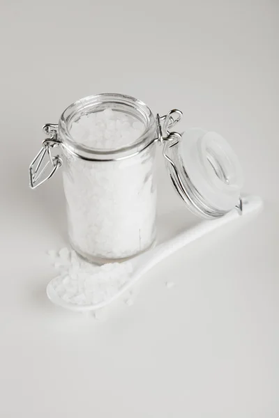 Garam dalam wadah kaca — Stok Foto