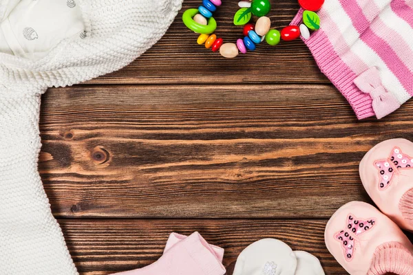 Baby clothes on wooden background — Stock Photo, Image