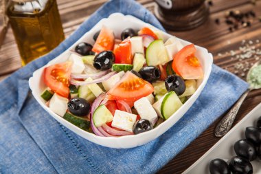 leziz Yunan salatası