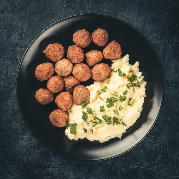 Boulettes et purée de pommes de terre — Photo