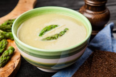 kremalı kuşkonmaz çorbası