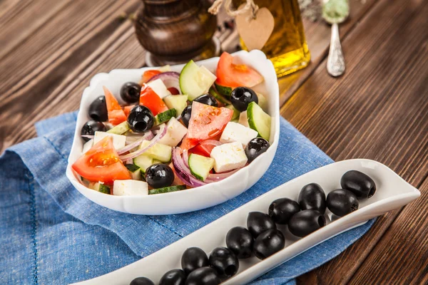 leziz Yunan salatası