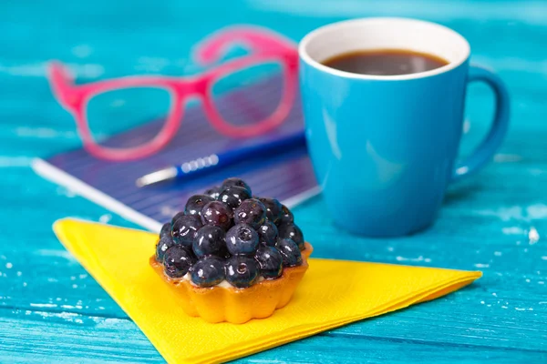 Café avec gâteau aux myrtilles — Photo