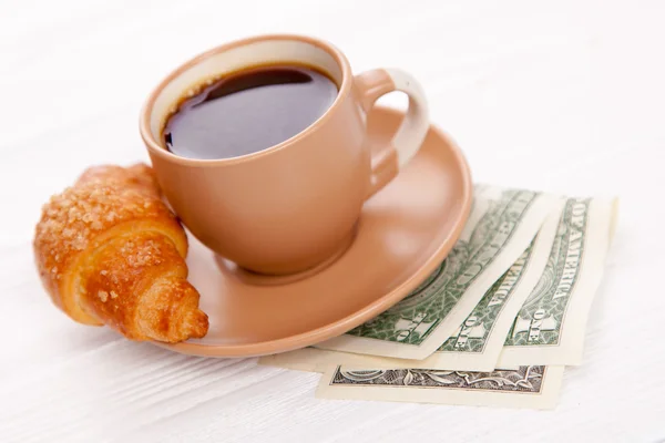 Coffee cup with dollar bills — Stock Photo, Image