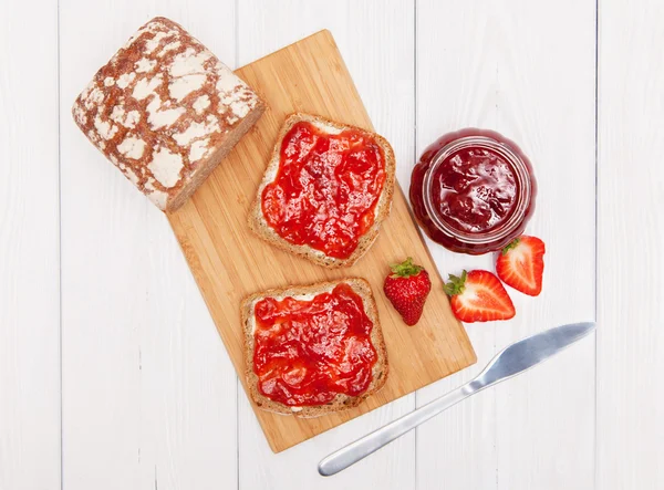 Delicious strawberry jam — Stock Photo, Image