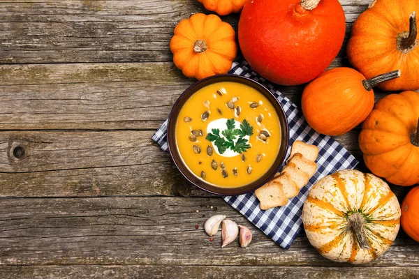 Lezzetli balkabağı kremalı çorba