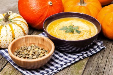 Lezzetli balkabağı kremalı çorba