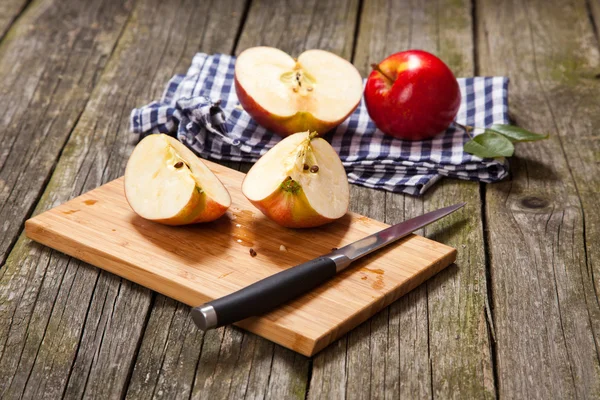 Fresh organic red apples — Stock Photo, Image