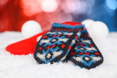 Yün eldiven ve sıcak su şişesi