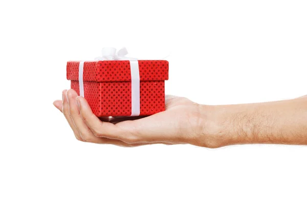 Mano che tiene una scatola regalo — Foto Stock