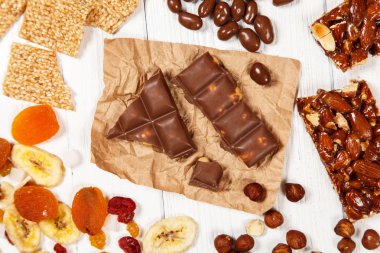 Lezzetli sütlü çikolata fındık ile