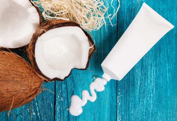 Kokosové a tělová péče kosmetika — Stock fotografie