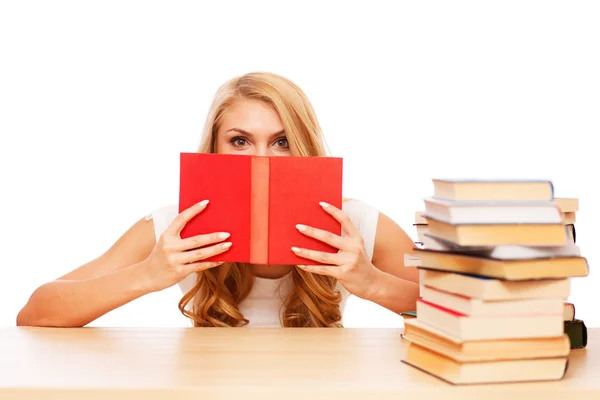 Joven estudiante leyendo libros — Foto de Stock