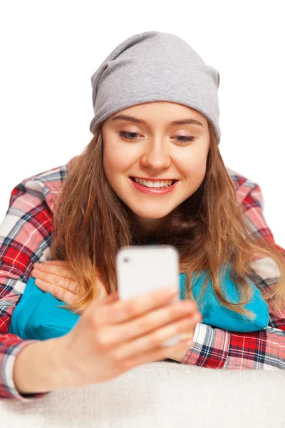Ragazza adolescente con uno smartphone — Foto Stock