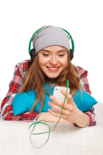 Bir akıllı telefon ile genç kız — Stok fotoğraf