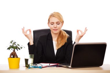 ofisinde genç iş kadını