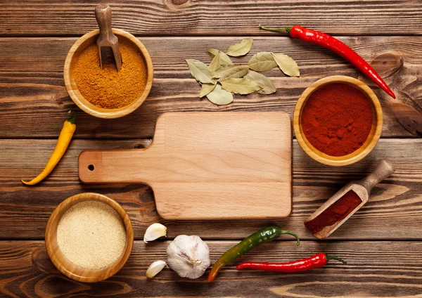 Surtido de especias en una mesa de madera — Foto de Stock