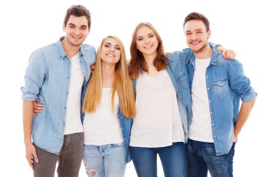 Bir grup mutlu genç insan.