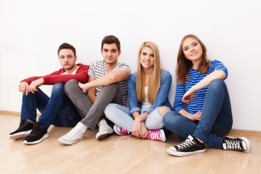bir grup genç insan