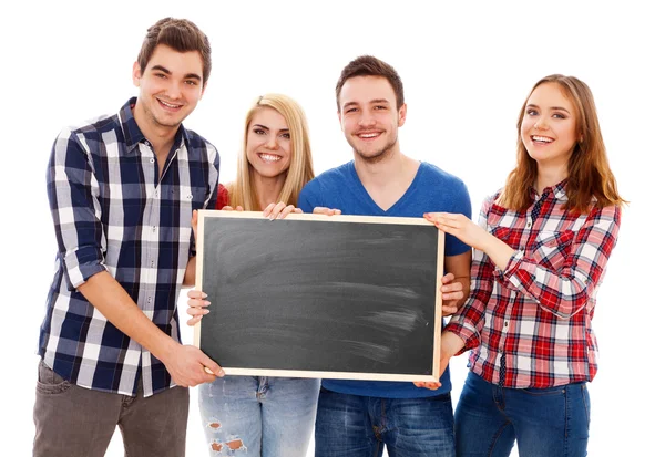 Groep van gelukkige jonge mensen met een schoolbord — Stockfoto