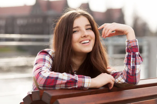 Natürliches Gesicht Porträt einer schönen jungen Frau — Stockfoto