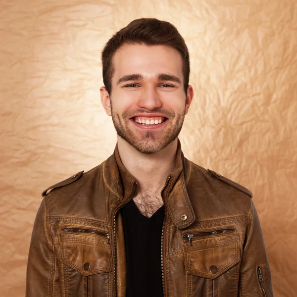 Retrato de estudio de un joven — Foto de Stock