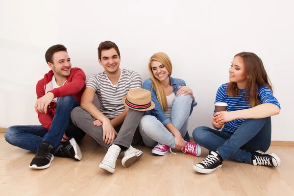 bir grup genç insan