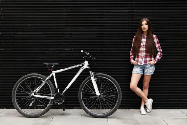 Young beautiful woman on a bicycle — Stock Photo, Image