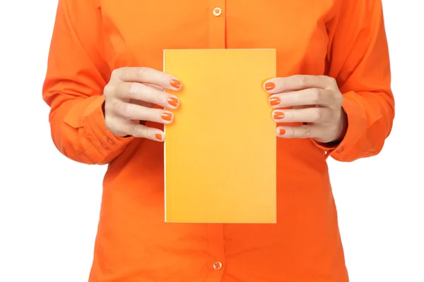 Vrouw met een boek — Stockfoto