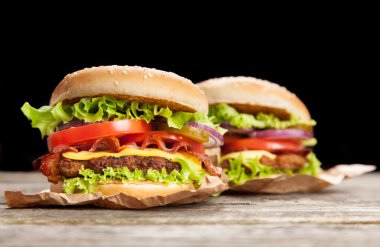 Lezzetli hamburger ve patates