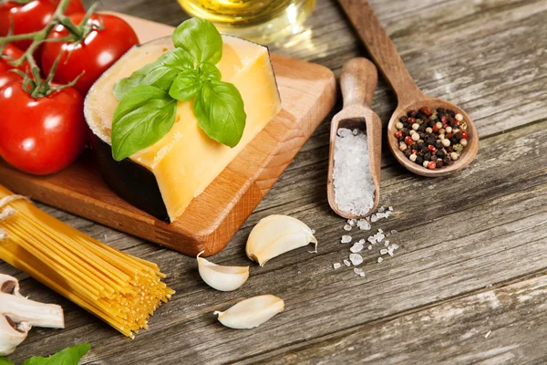Spaghetti ingredients — Stock Photo, Image