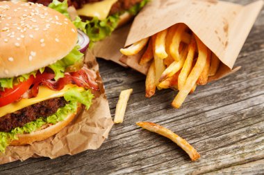 Lezzetli hamburger ve patates