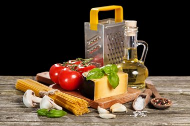 Spagetti malzemeler