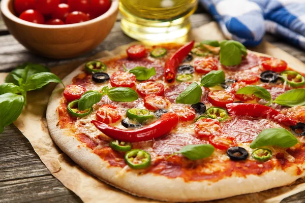 Deliciosa pizza casera —  Fotos de Stock