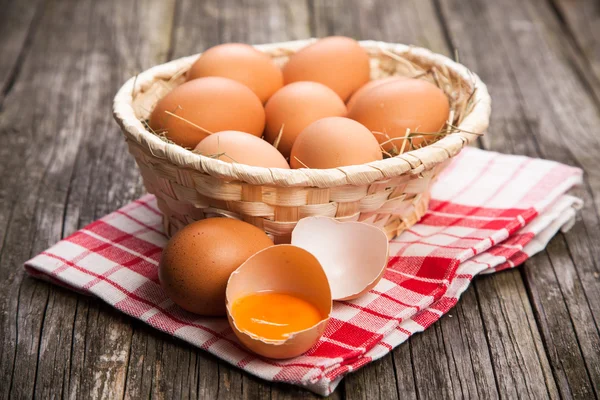 Fresh organic eggs — Stock Photo, Image