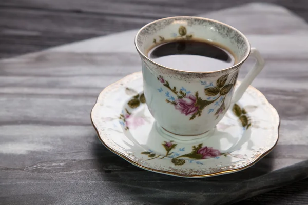 Kopje koffie op een marmeren tafel — Stockfoto