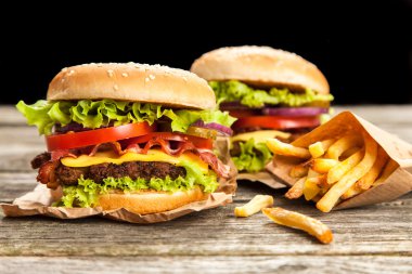 Lezzetli hamburger ve patates