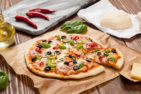 Deliciosa pizza casera — Foto de Stock